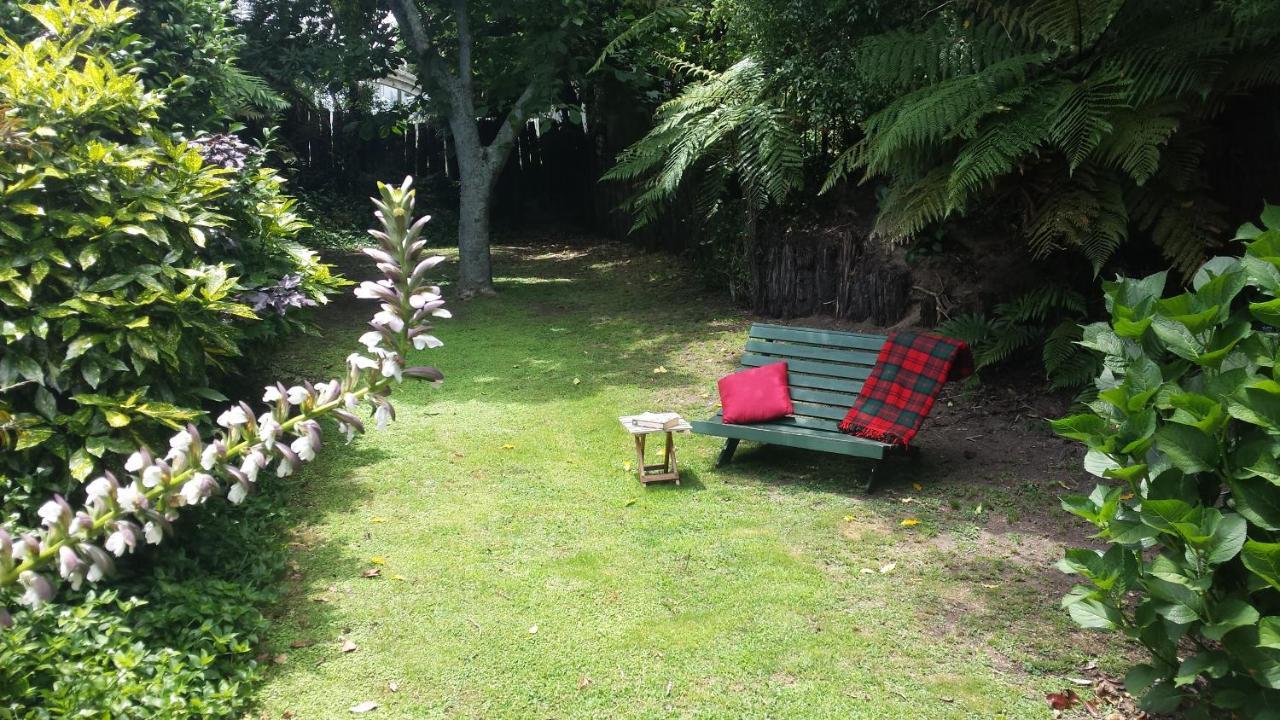 Charlies@Hilltop Deluxe Retreat Bed & Breakfast Taupo Eksteriør bilde